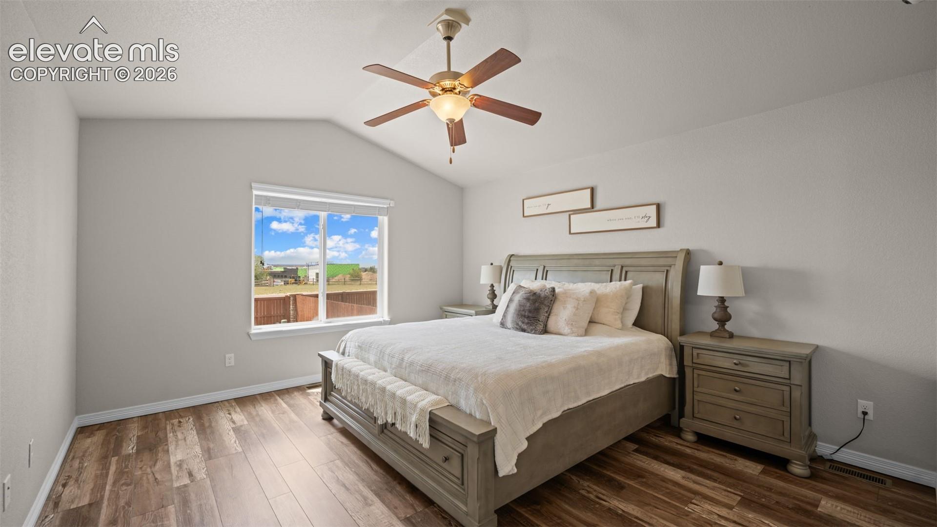 Listing photo 5 for 9420 Beryl Drive