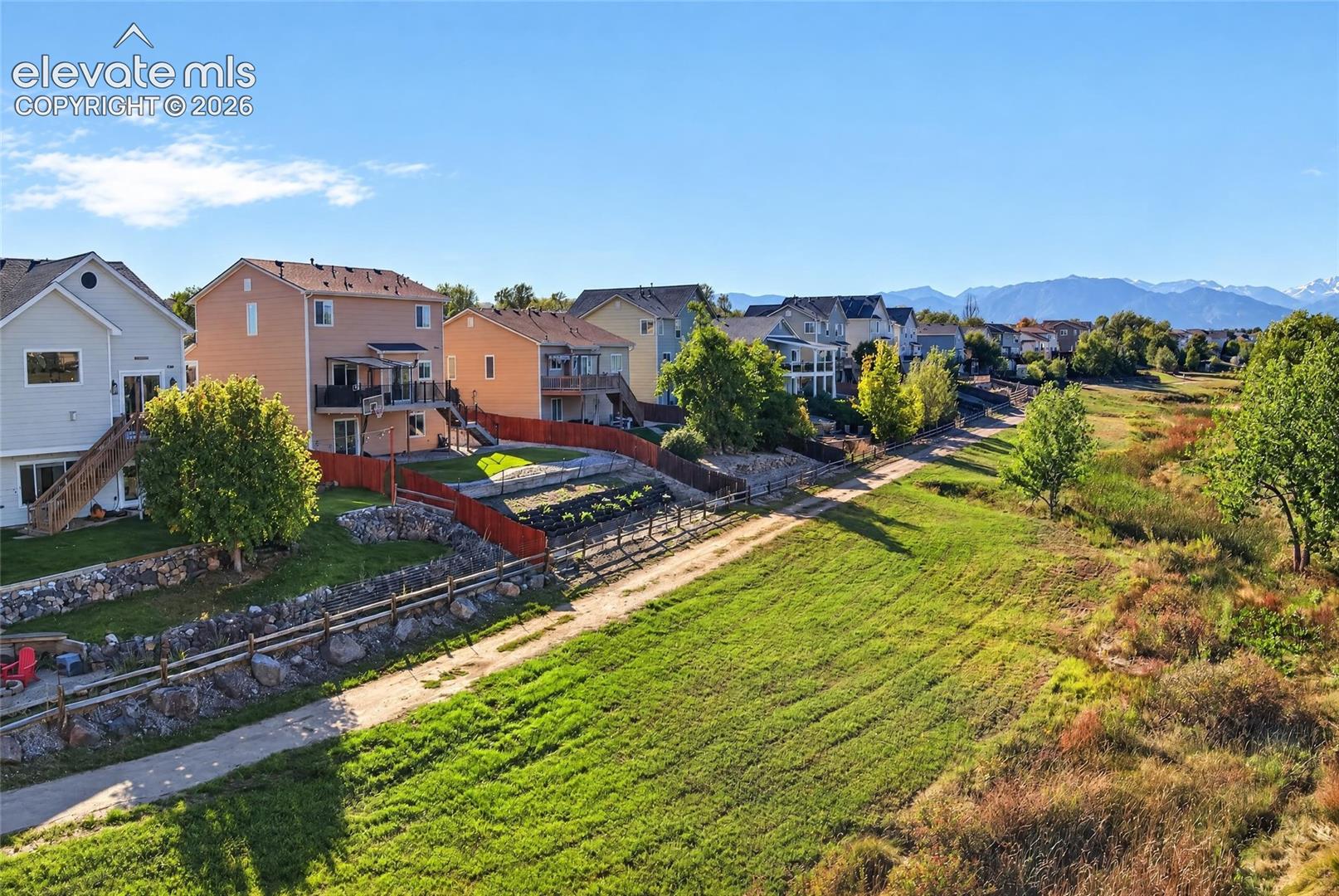 Listing photo 3 for 7490 Creekfront Drive