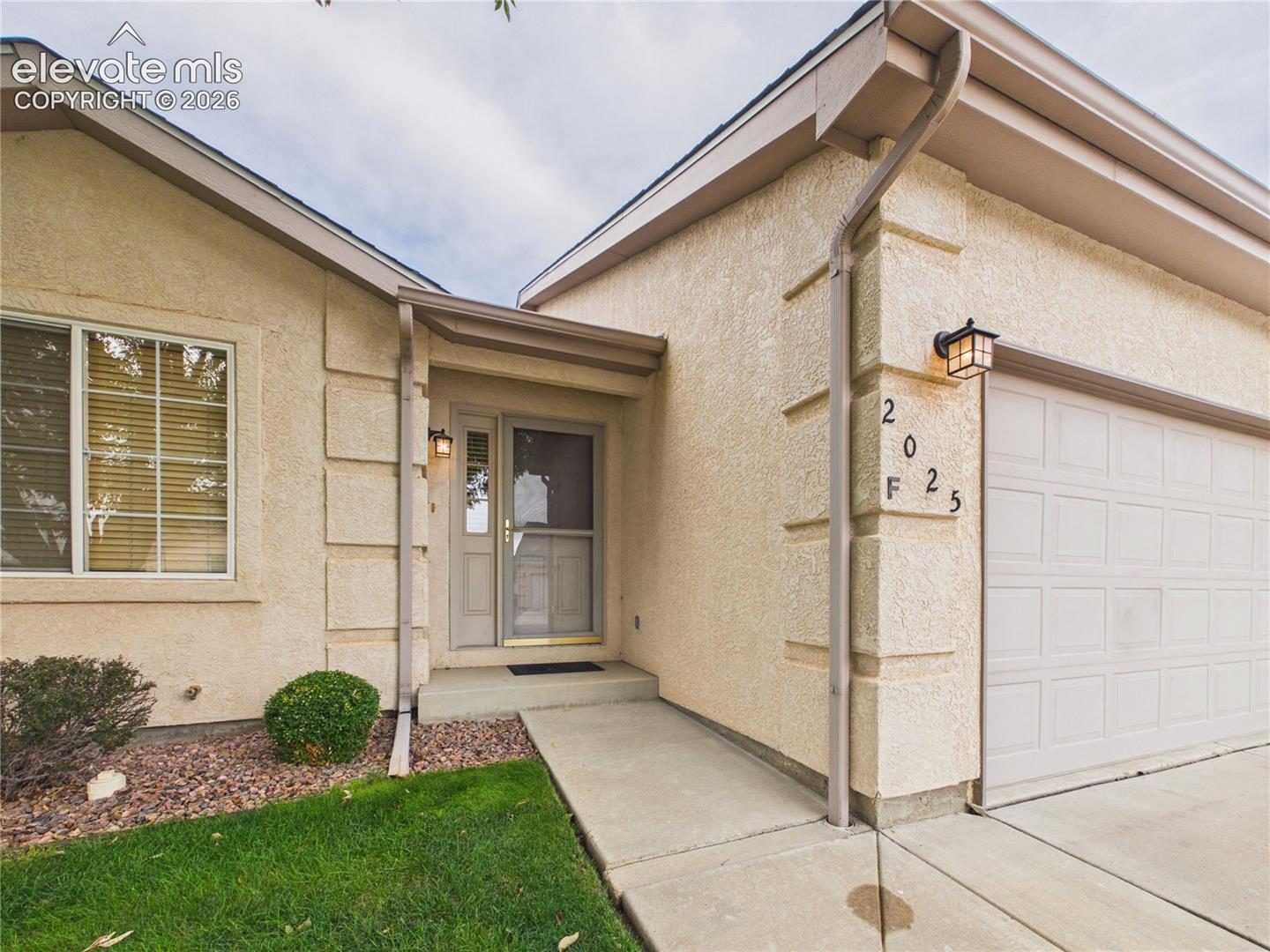 Listing photo 4 for 2025 Kingsroyal Boulevard F
