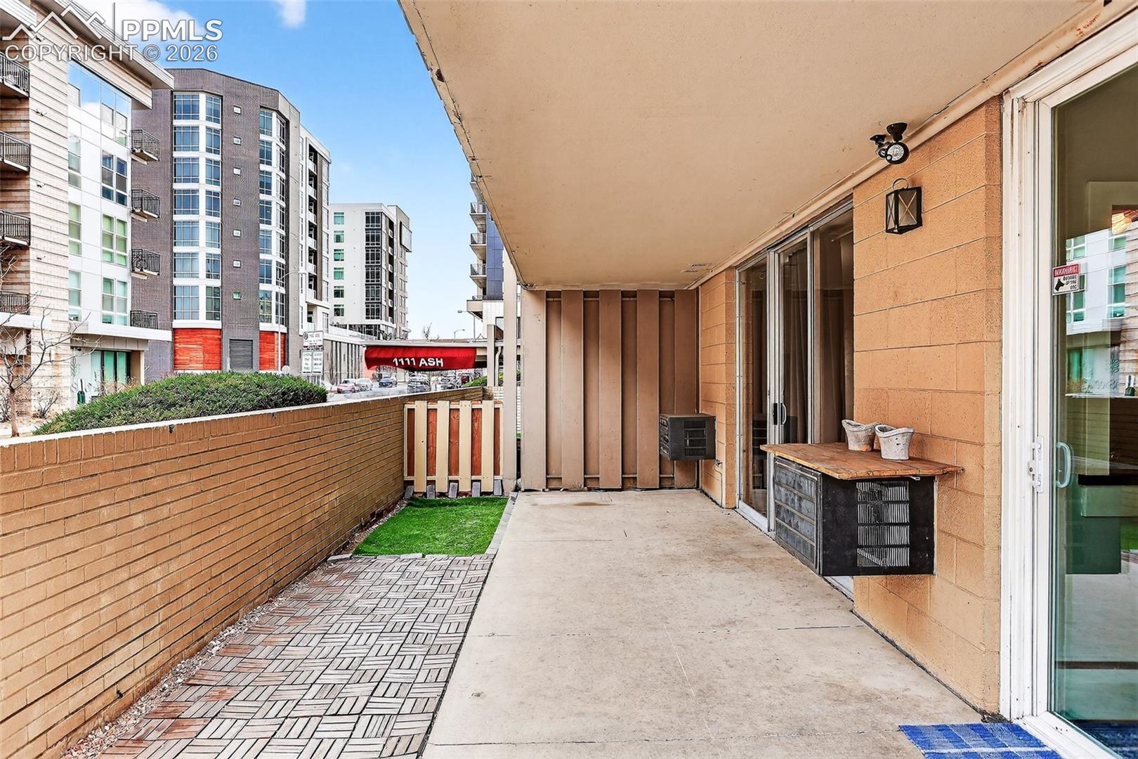 Listing photo 18 for 1111 N Ash Street 110