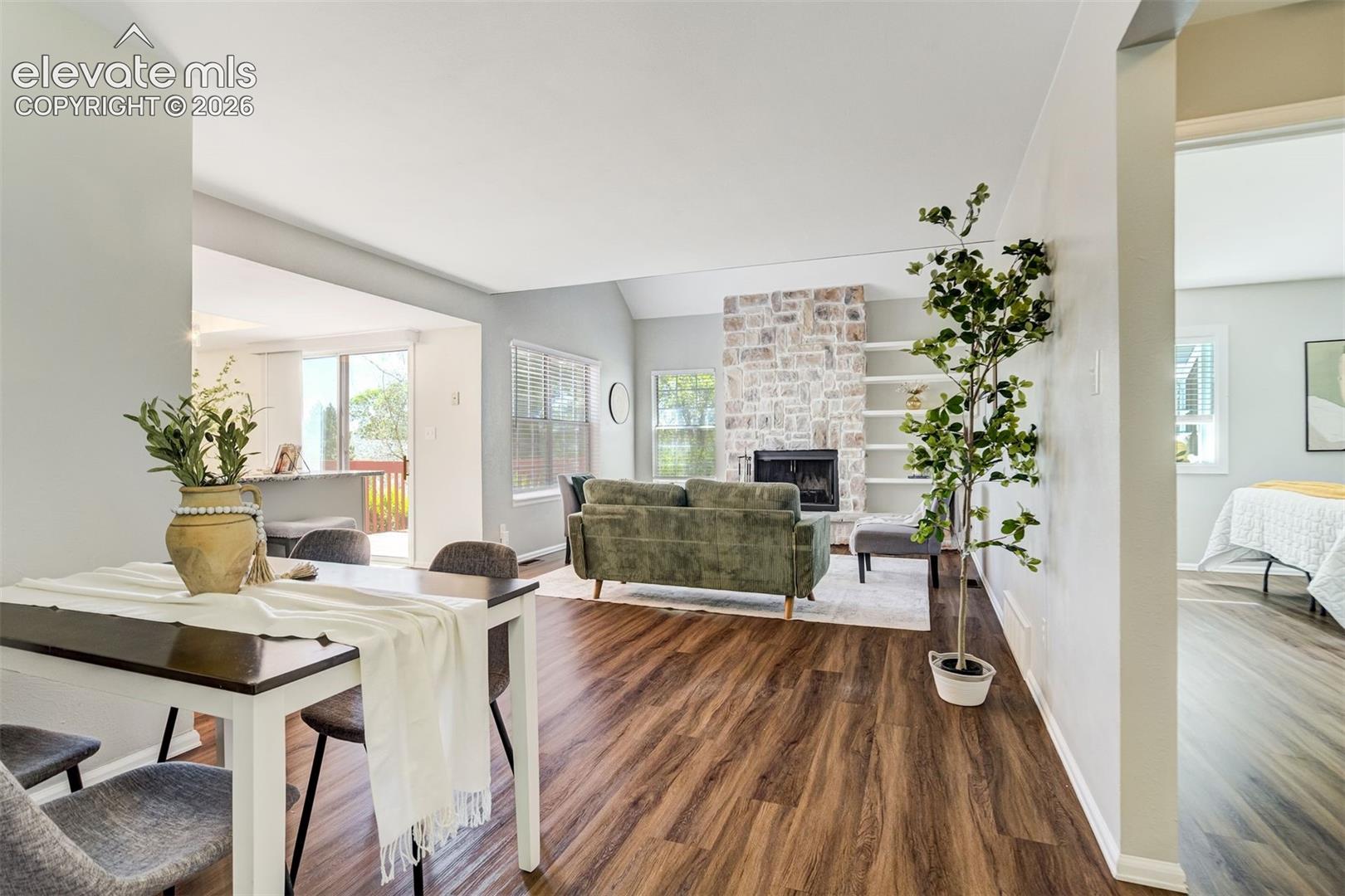 Listing photo 5 for 314 Cobblestone Drive
