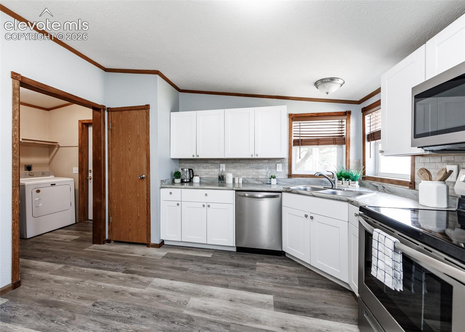 Listing photo 14 for 405 3rd Street