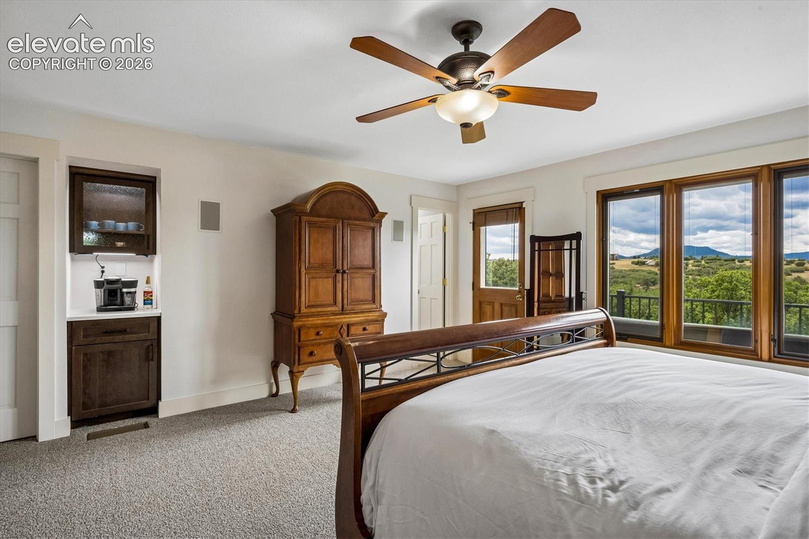Listing photo 14 for 2464 W Wolfensberger Road