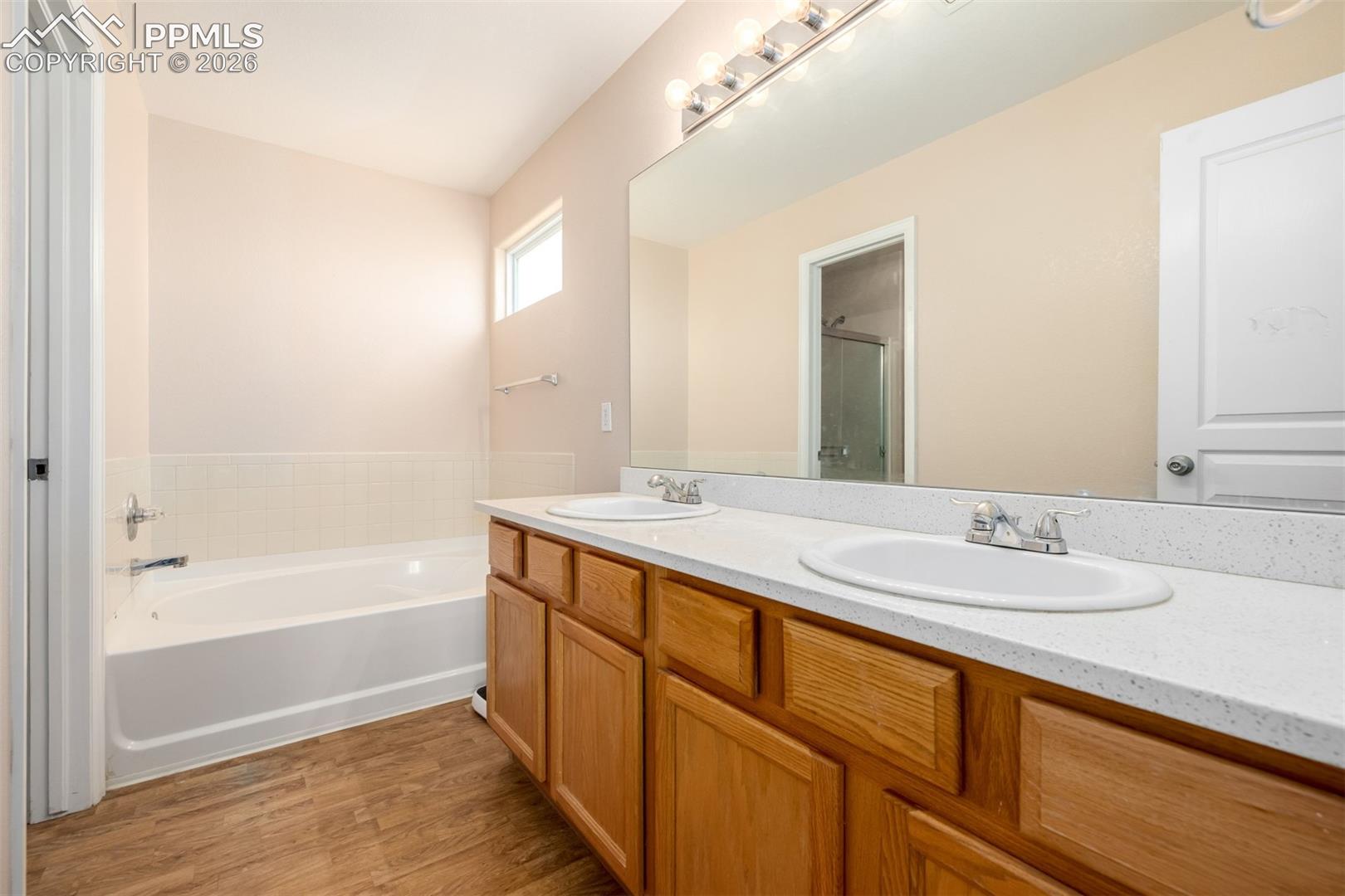 Listing photo 17 for 830 Winebrook Way