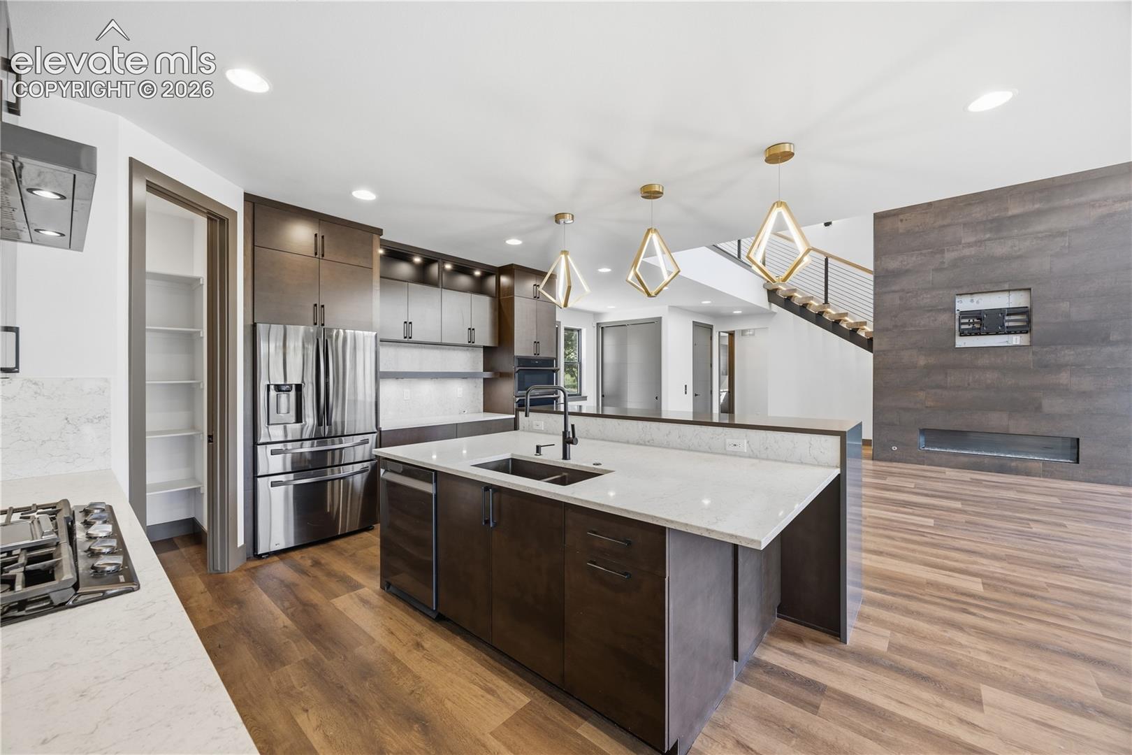 Listing photo 16 for 449 Oxford Lane