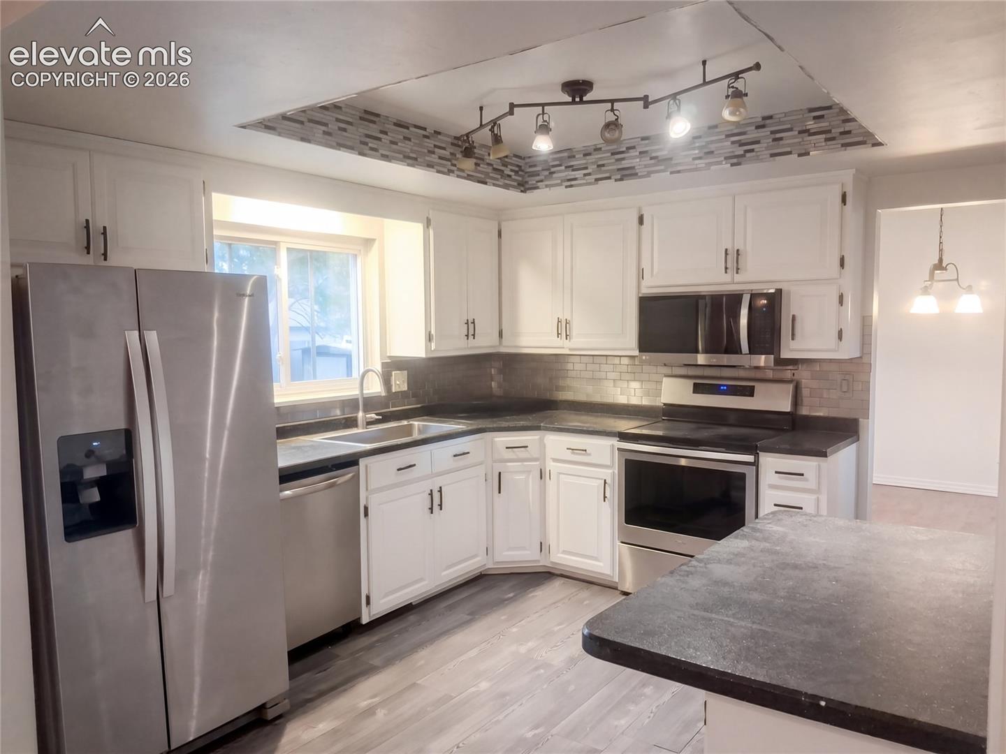 Listing photo 2 for 4015 Valli Vista Road