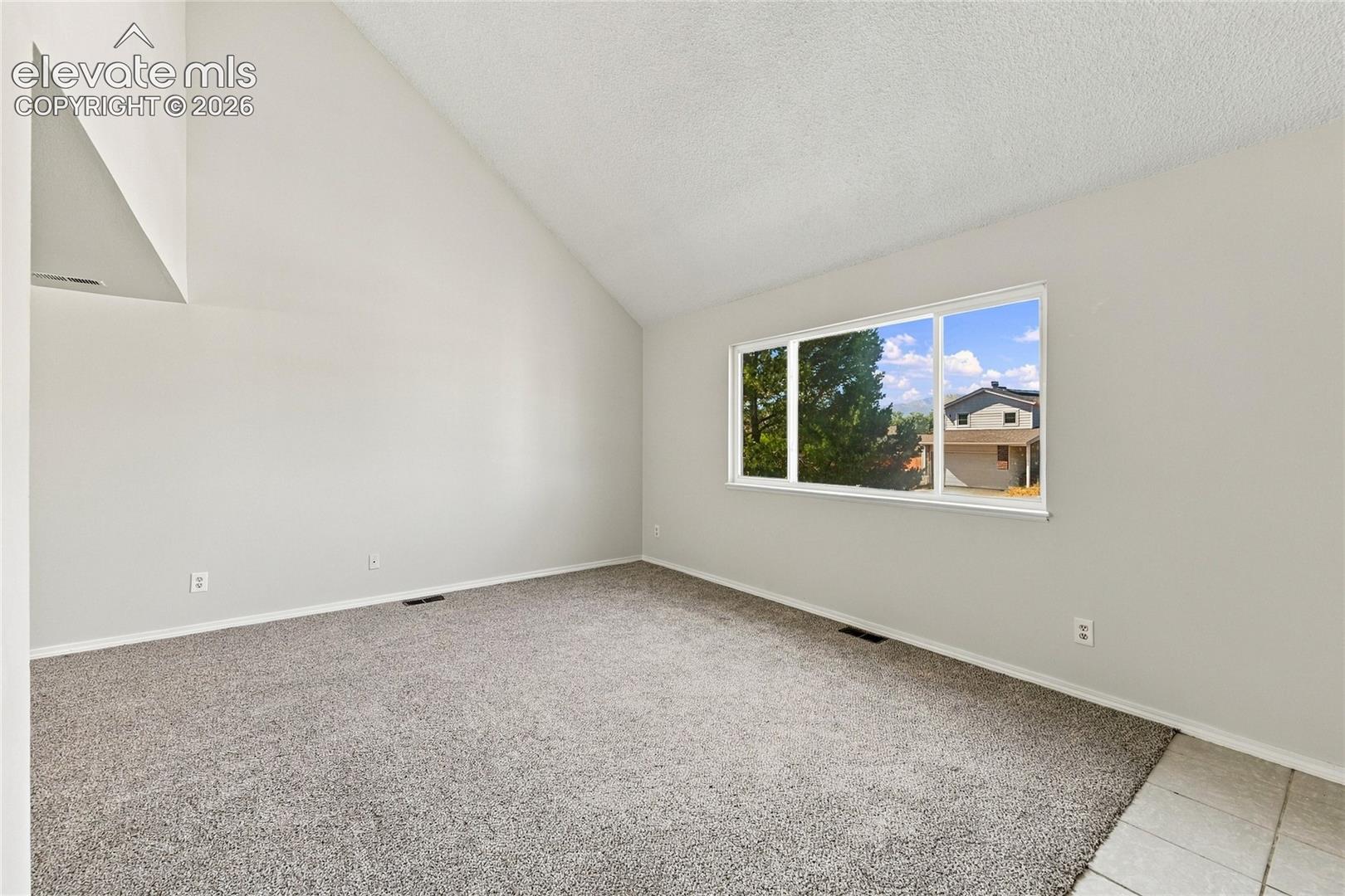 Listing photo 5 for 3705 Brisbane Drive