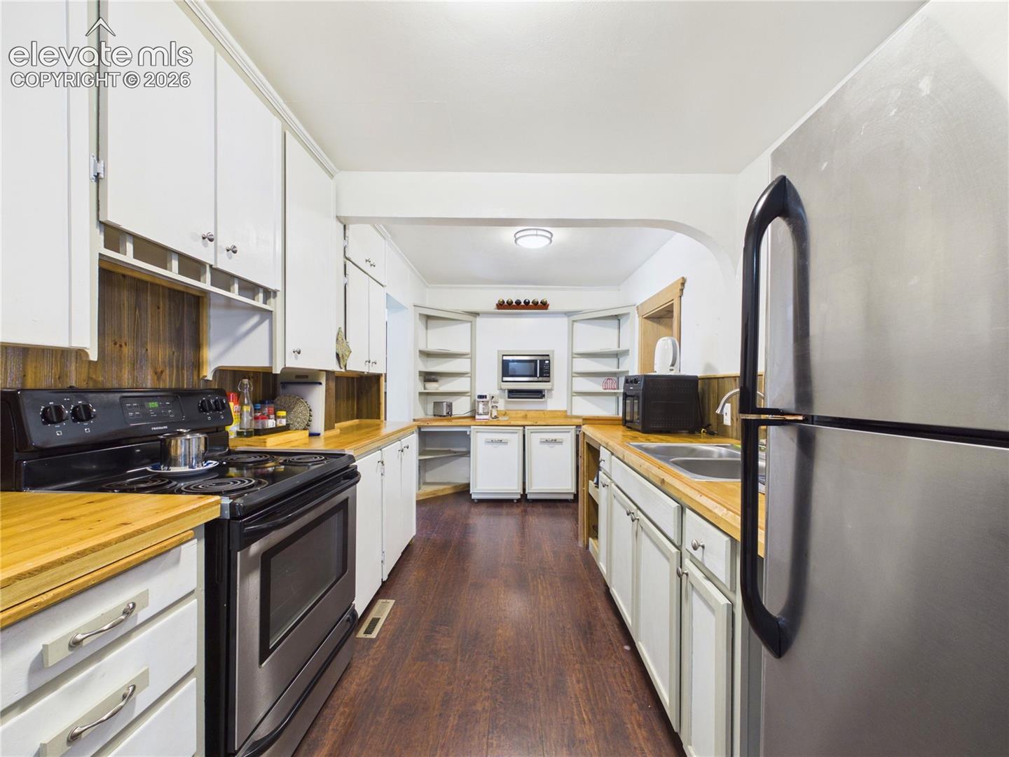 Listing photo 7 for 2910 8th Avenue