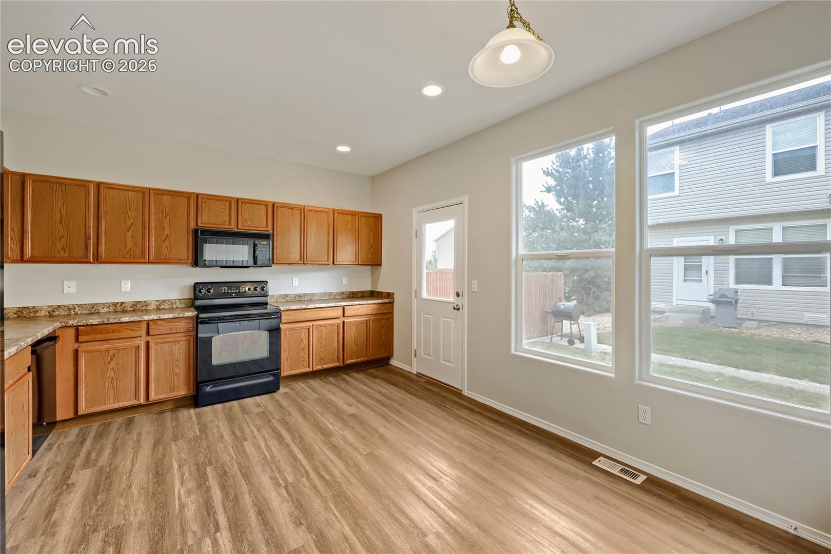 Listing photo 11 for 10505 Wells Point