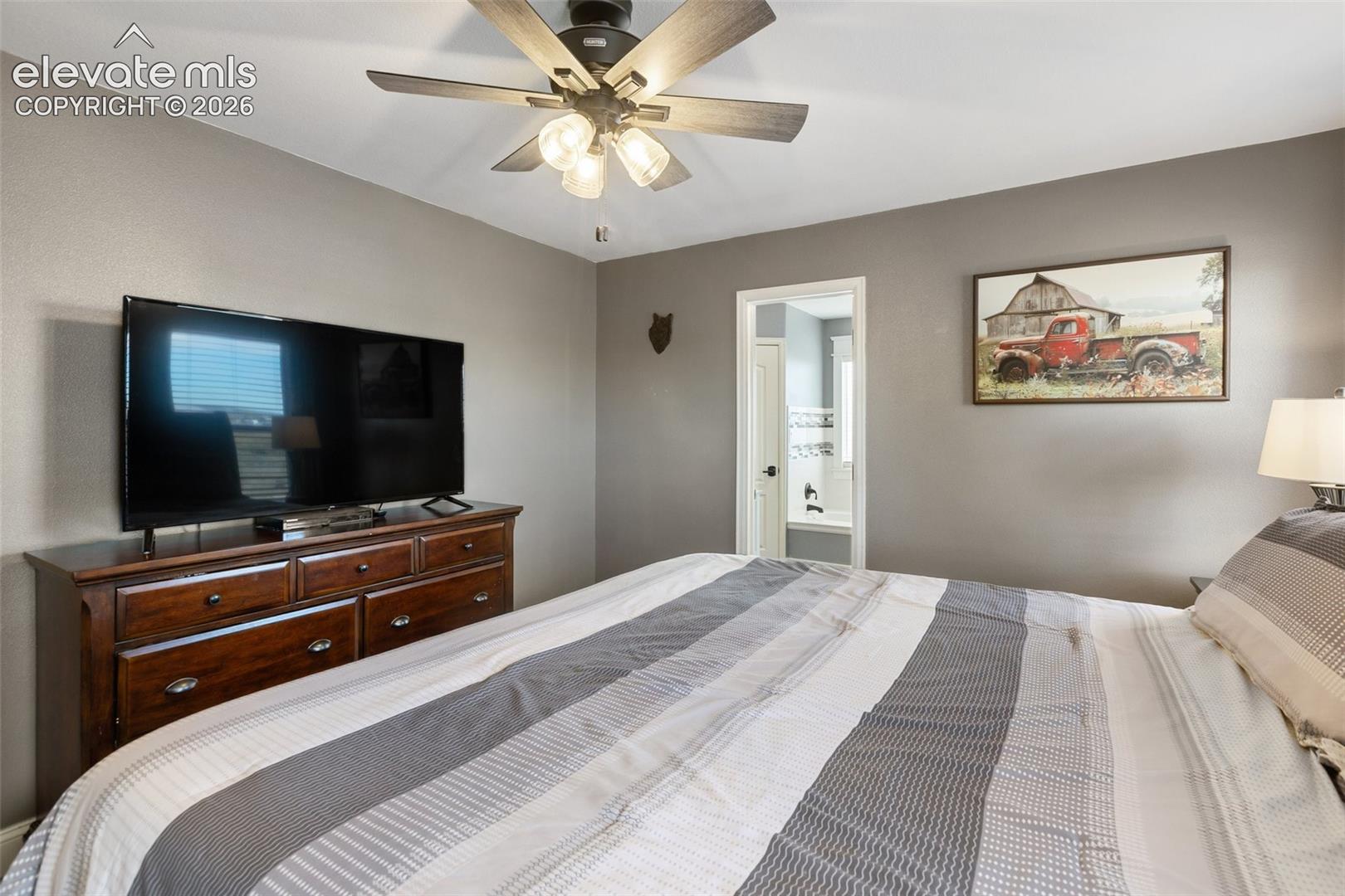 Listing photo 14 for 541 S El Charro Drive
