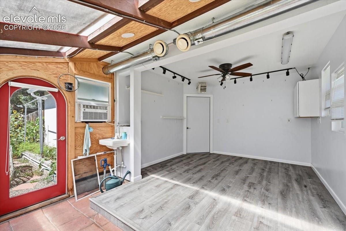 912 Sheridan Avenue, photo 42