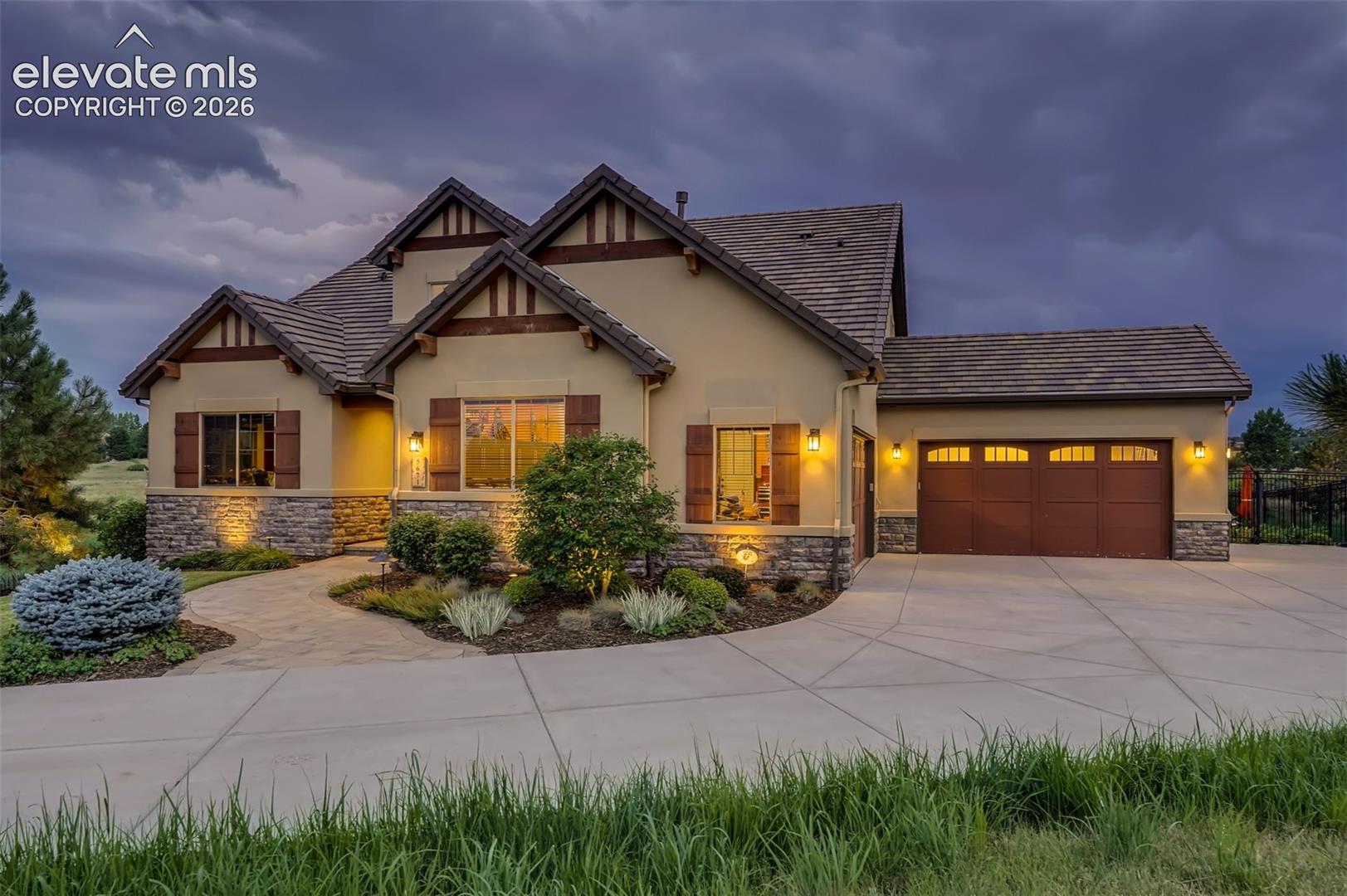 Listing photo 2 for 5671 Campina Way