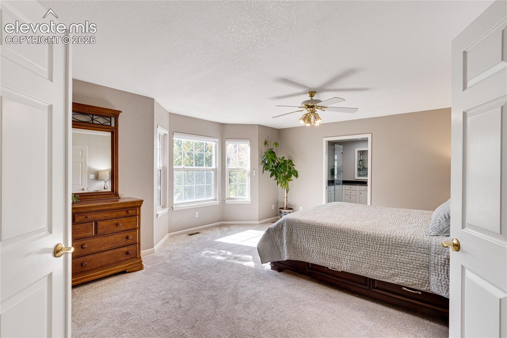 Listing photo 17 for 19905 Riverglen Lane