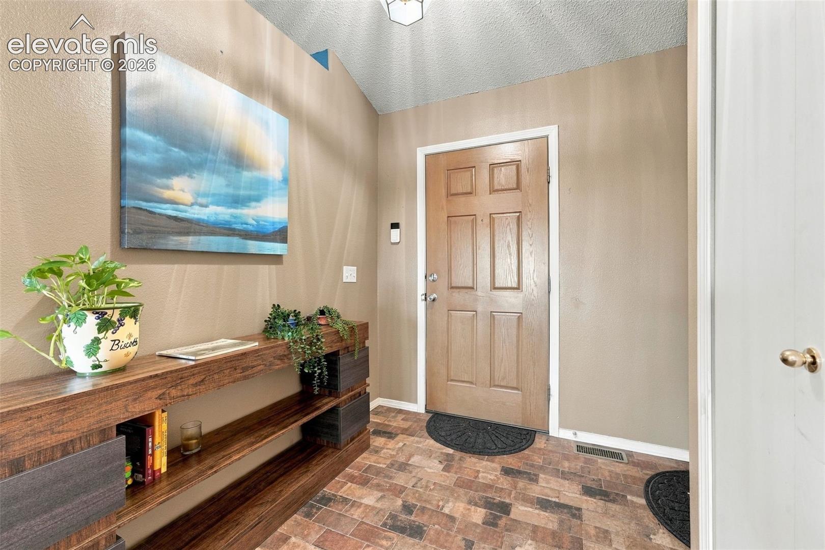 Listing photo 7 for 8140 Radcliff Drive