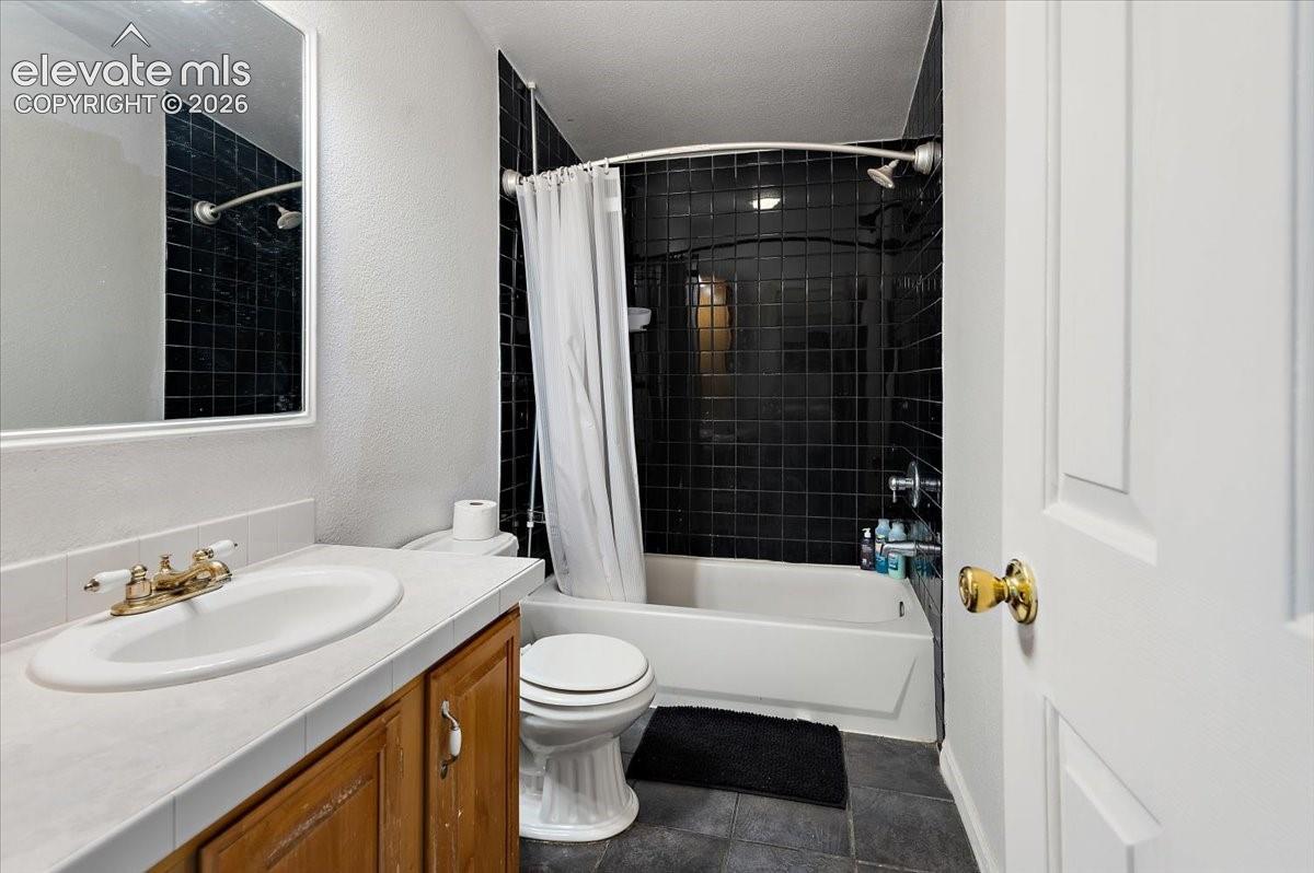 Listing photo 18 for 544 N Raymont Drive