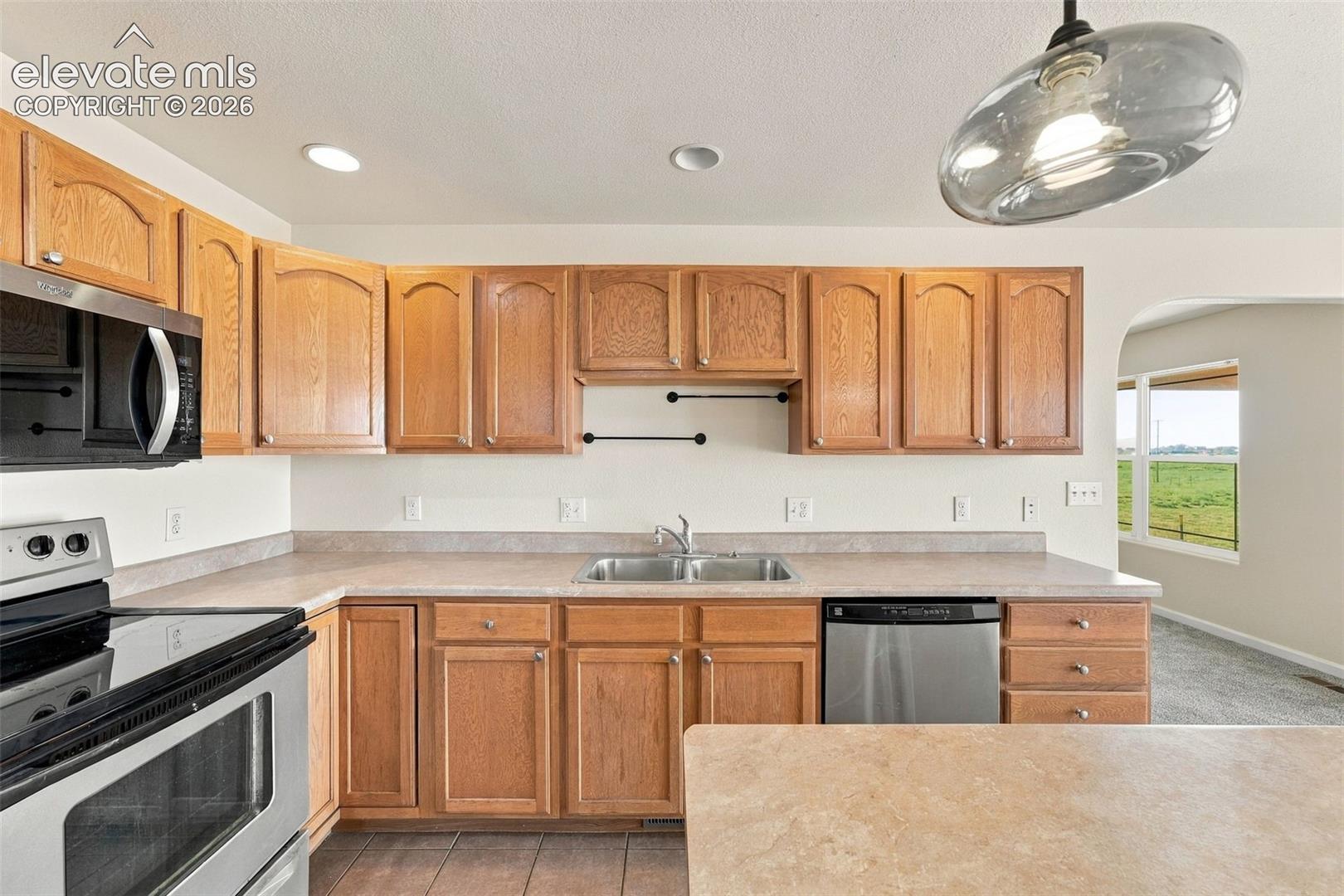 Listing photo 19 for 1385 N Challenger Drive