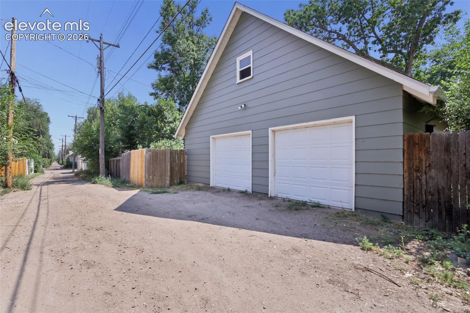 Listing photo 29 for 1812 W Pikes Peak Avenue