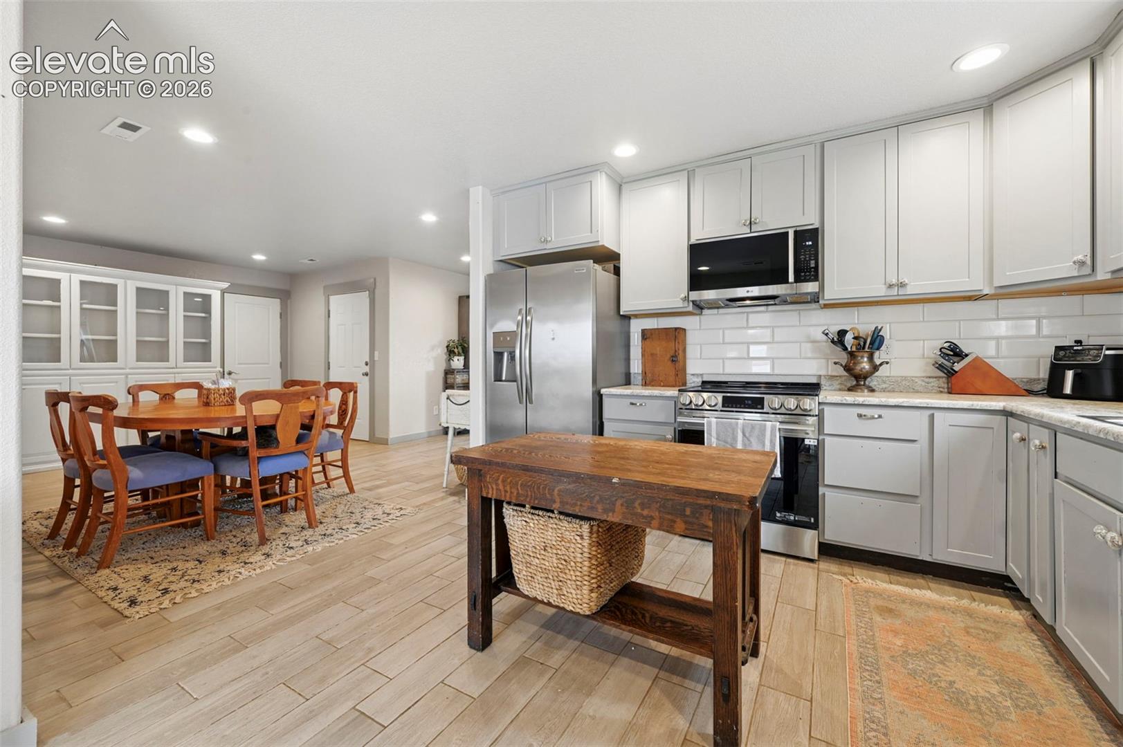 Listing photo 8 for 4966 Beckwith Drive
