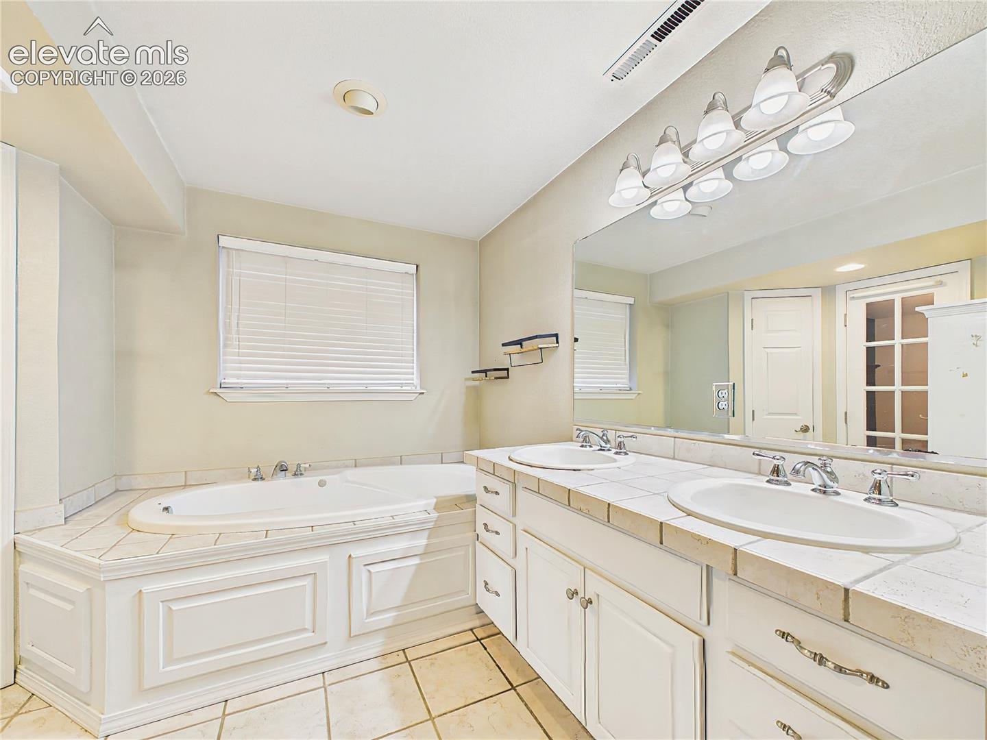 Listing photo 32 for 8252 Brigantine Drive