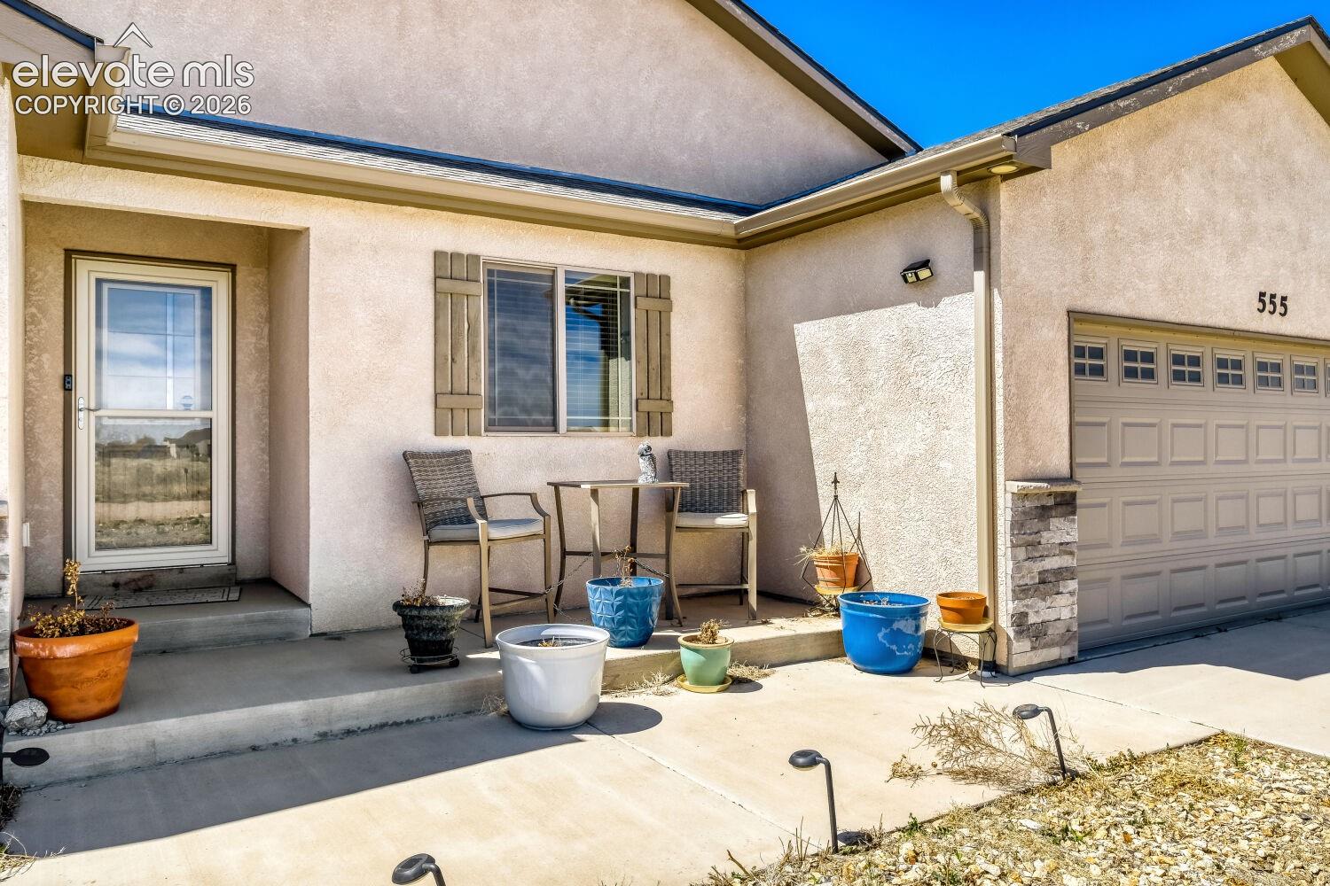 Listing photo 2 for 555 N Verbena Drive