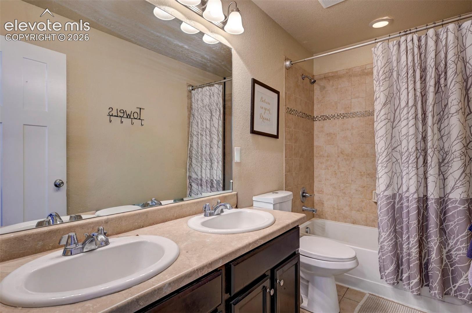 Listing photo 26 for 9428 Torecco Court