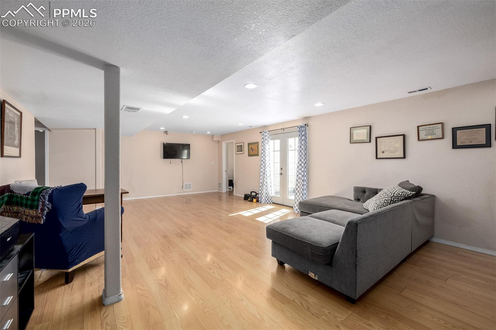 Listing photo 28 for 830 Winebrook Way