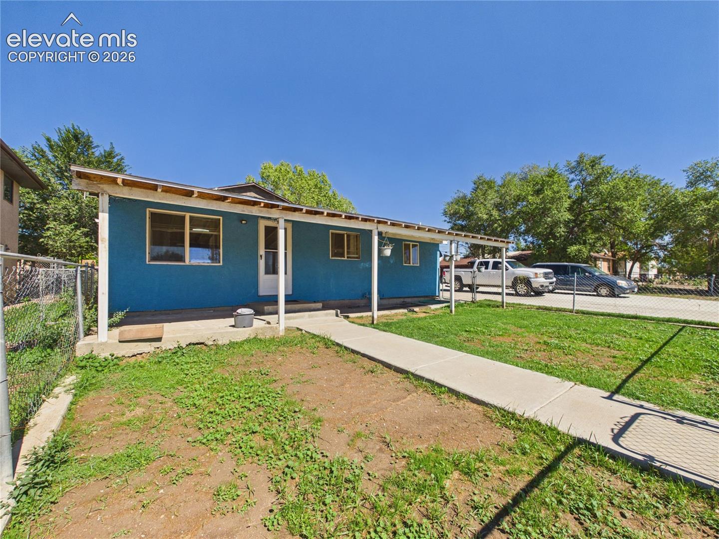 Listing photo 4 for 2805 E 16th Street