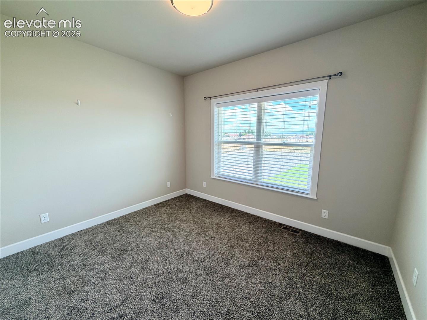 Listing photo 26 for 698 W McCulloch Boulevard