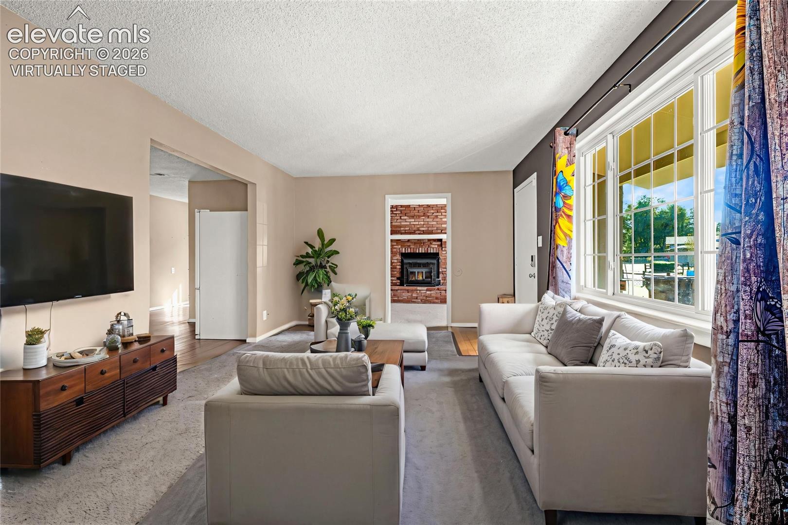 Listing photo 3 for 1933 Hallam Avenue