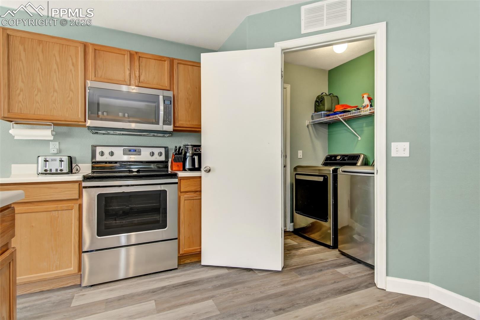Listing photo 12 for 7533 Sistine Lane