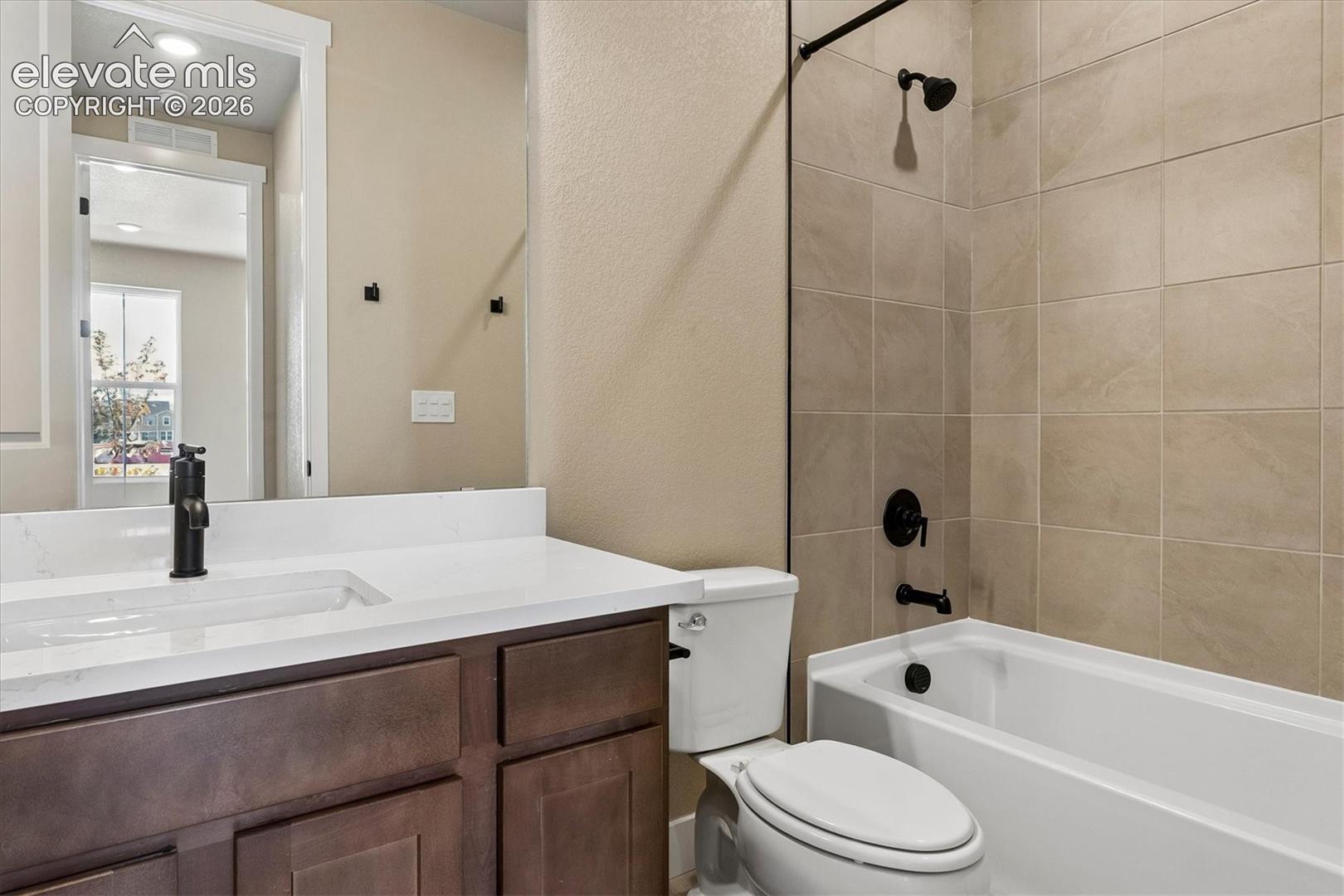 Listing photo 3 for 7899 Grey Bark Way