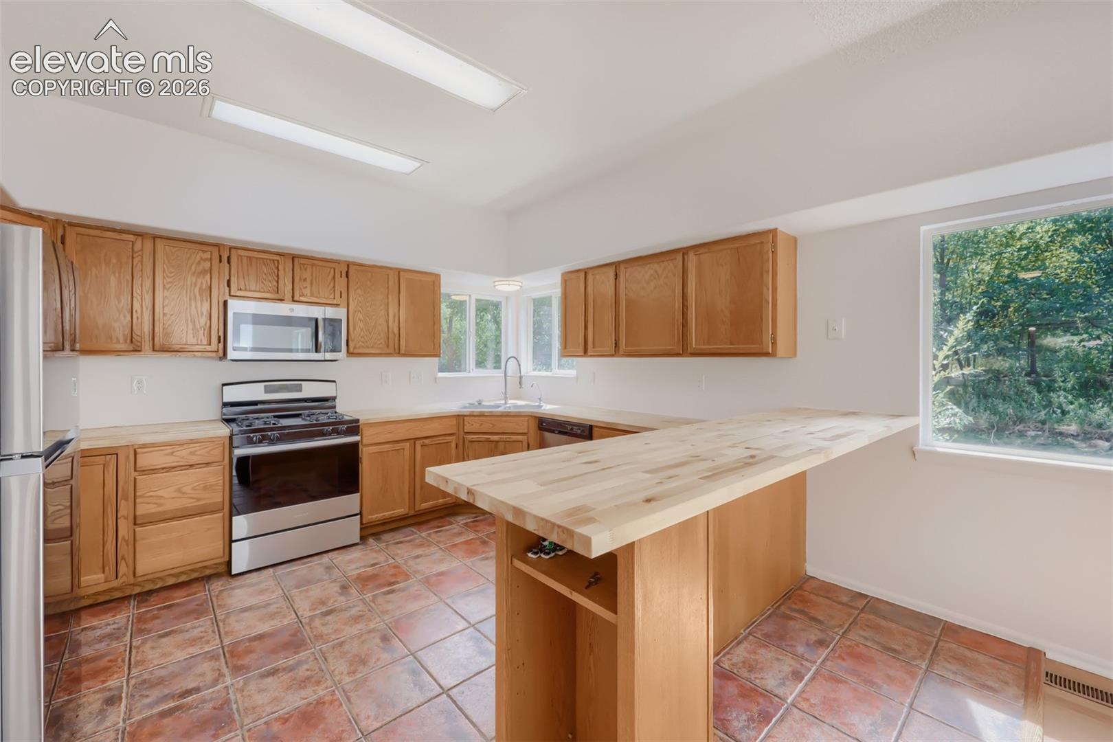 Listing photo 11 for 437 Kearney Avenue