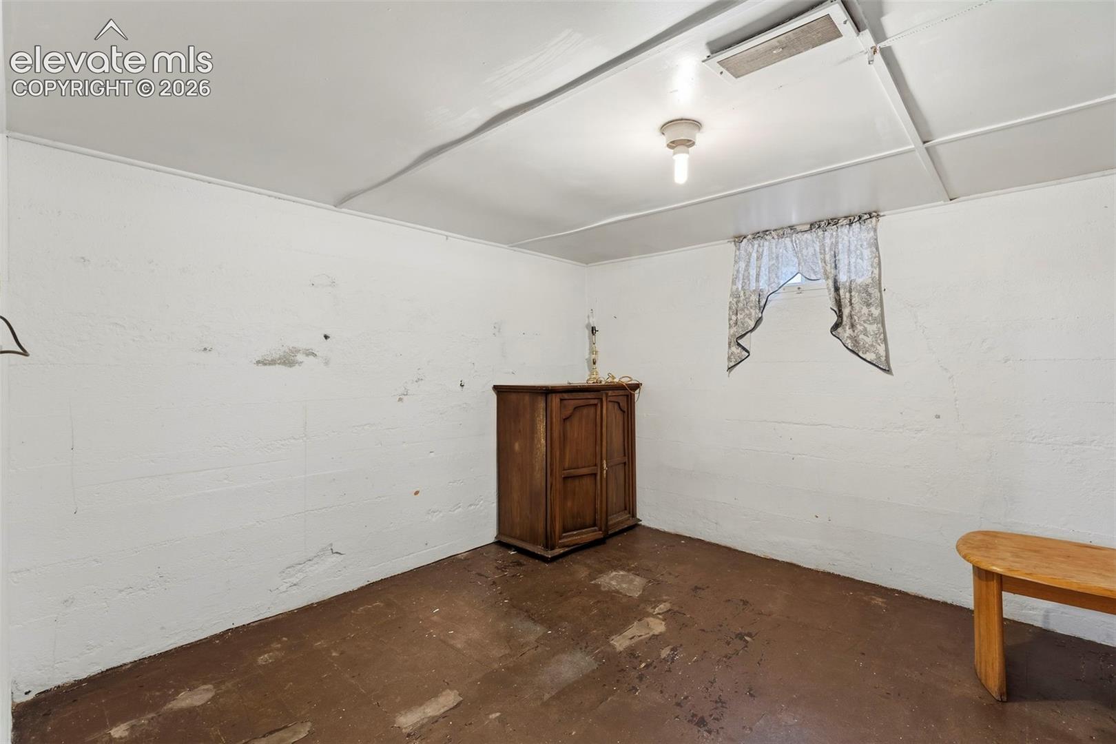 Listing photo 19 for 1128 E Routt Avenue