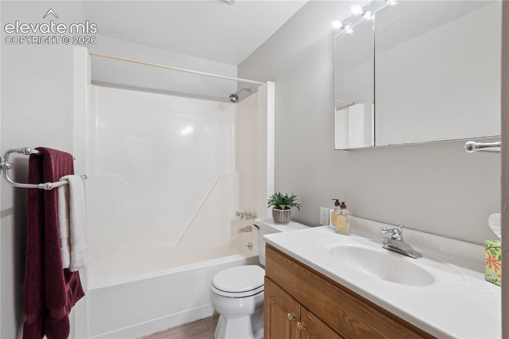 Listing photo 18 for 408 Elmwood Drive