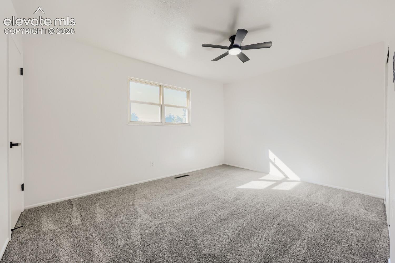 Listing photo 10 for 3665 Dogwood Drive