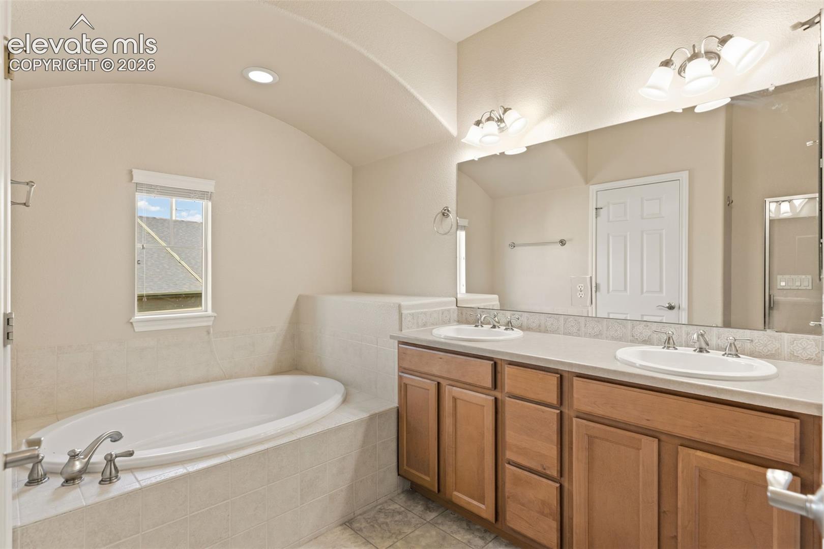 Listing photo 37 for 3312 Ironton Creek Point