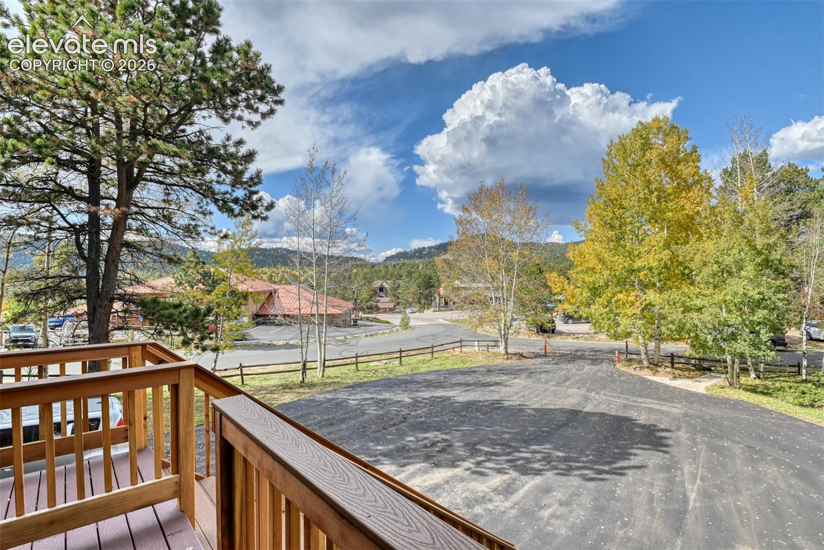 Listing photo 4 for 590 Manor Court B