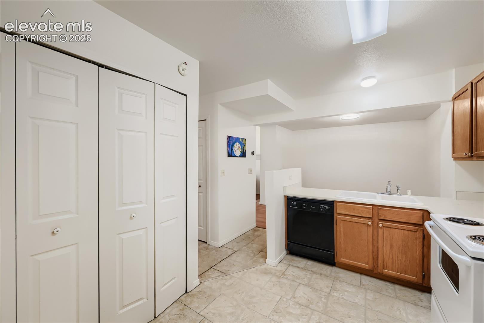 Listing photo 13 for 116 Manitou Place