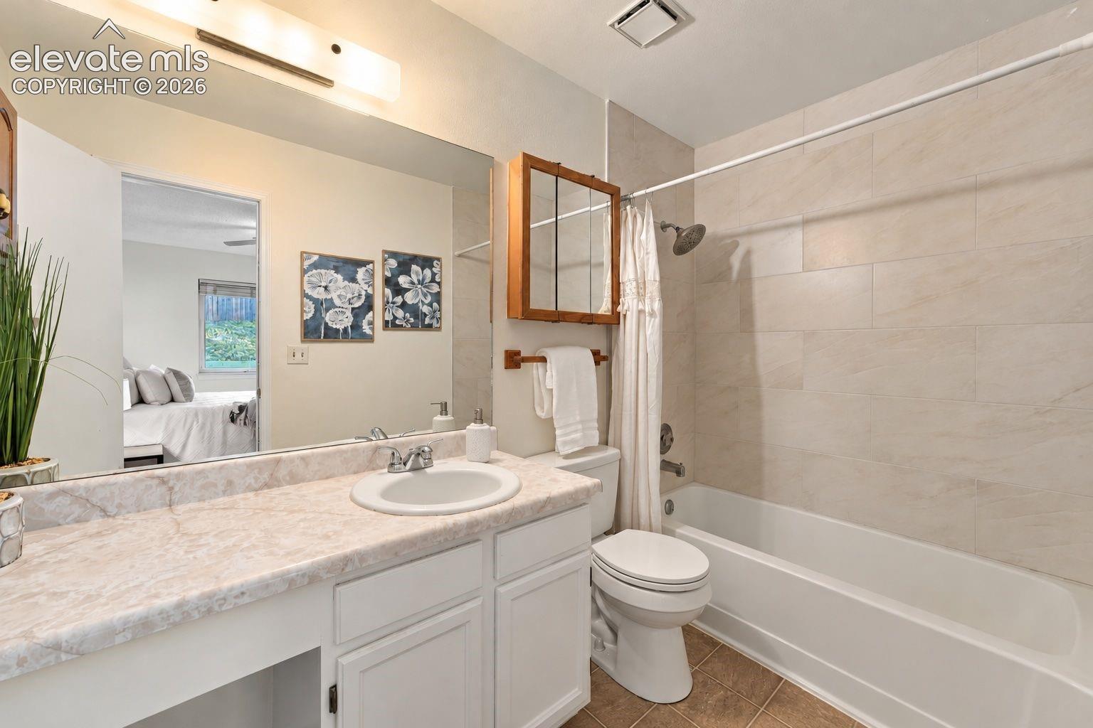 Listing photo 24 for 6430 Lonsdale Drive