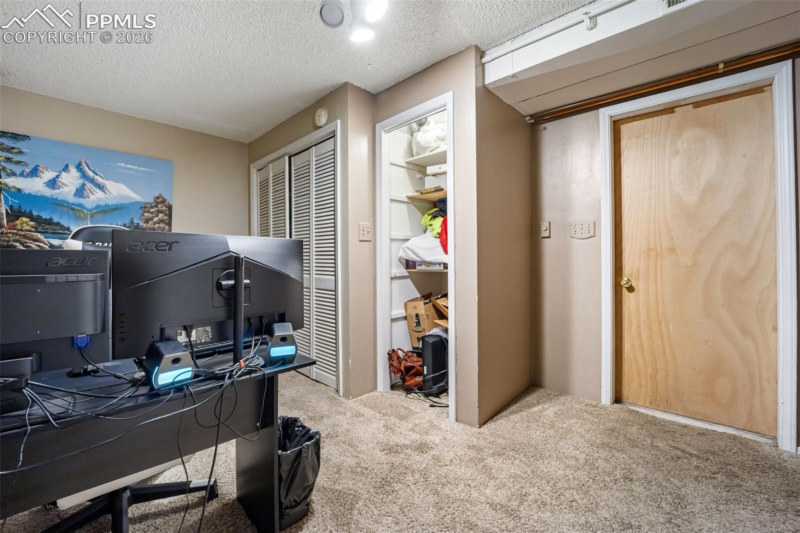 Listing photo 21 for 554 Manor Court C