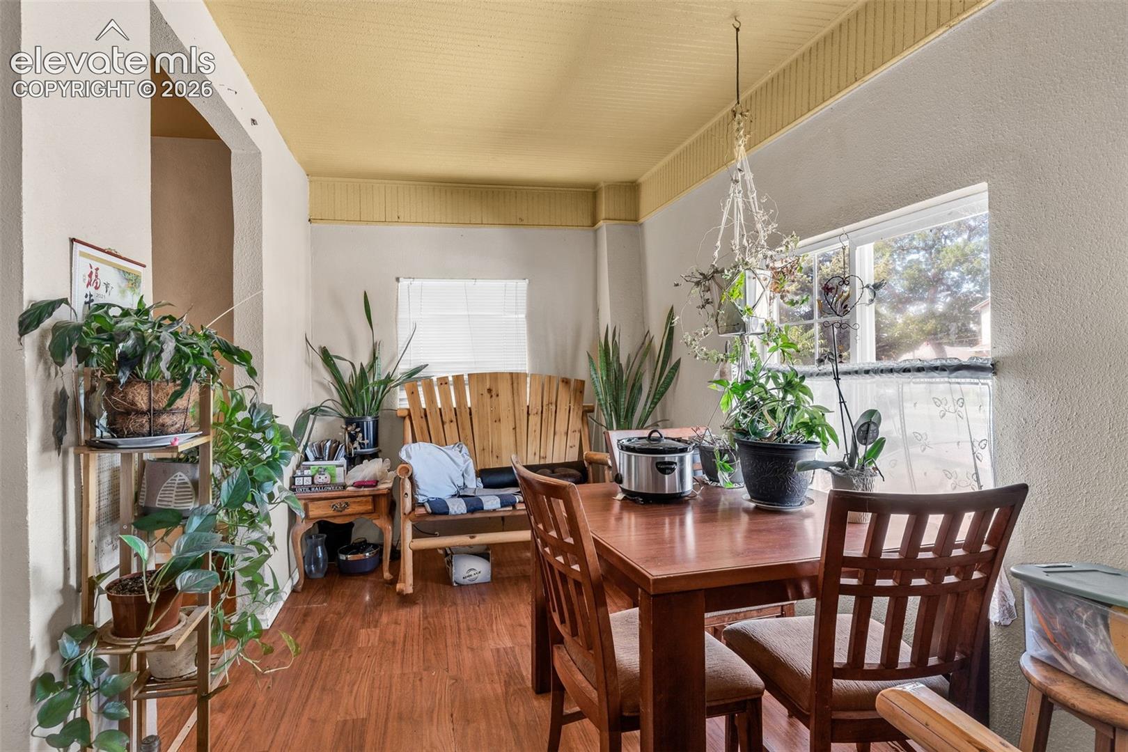 Listing photo 8 for 1008 E 8th Street