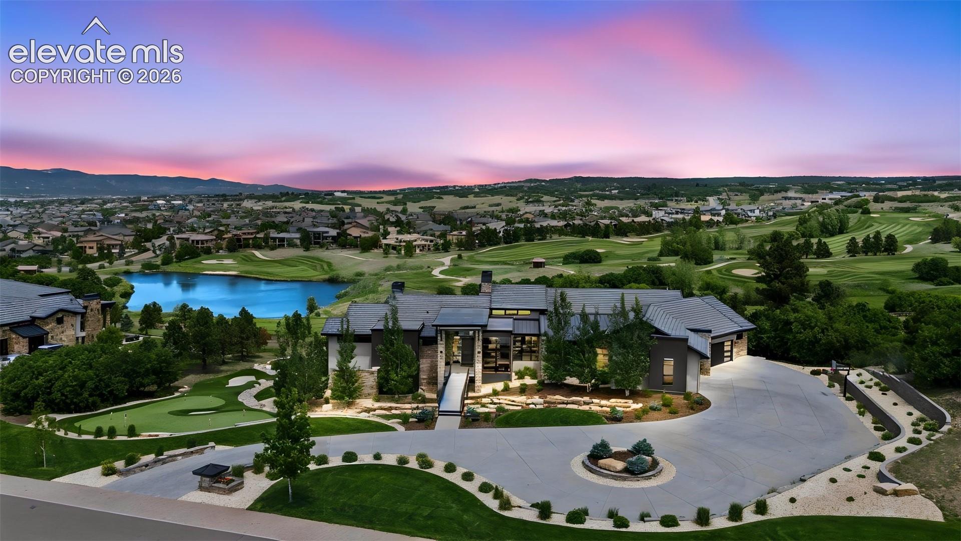 Listing photo 2 for 1484 Vine Cliff Heights
