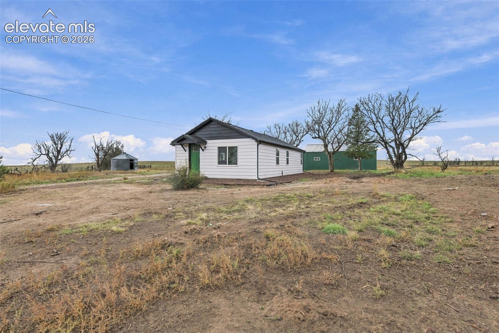 Listing photo 4 for 10672 Boone Road