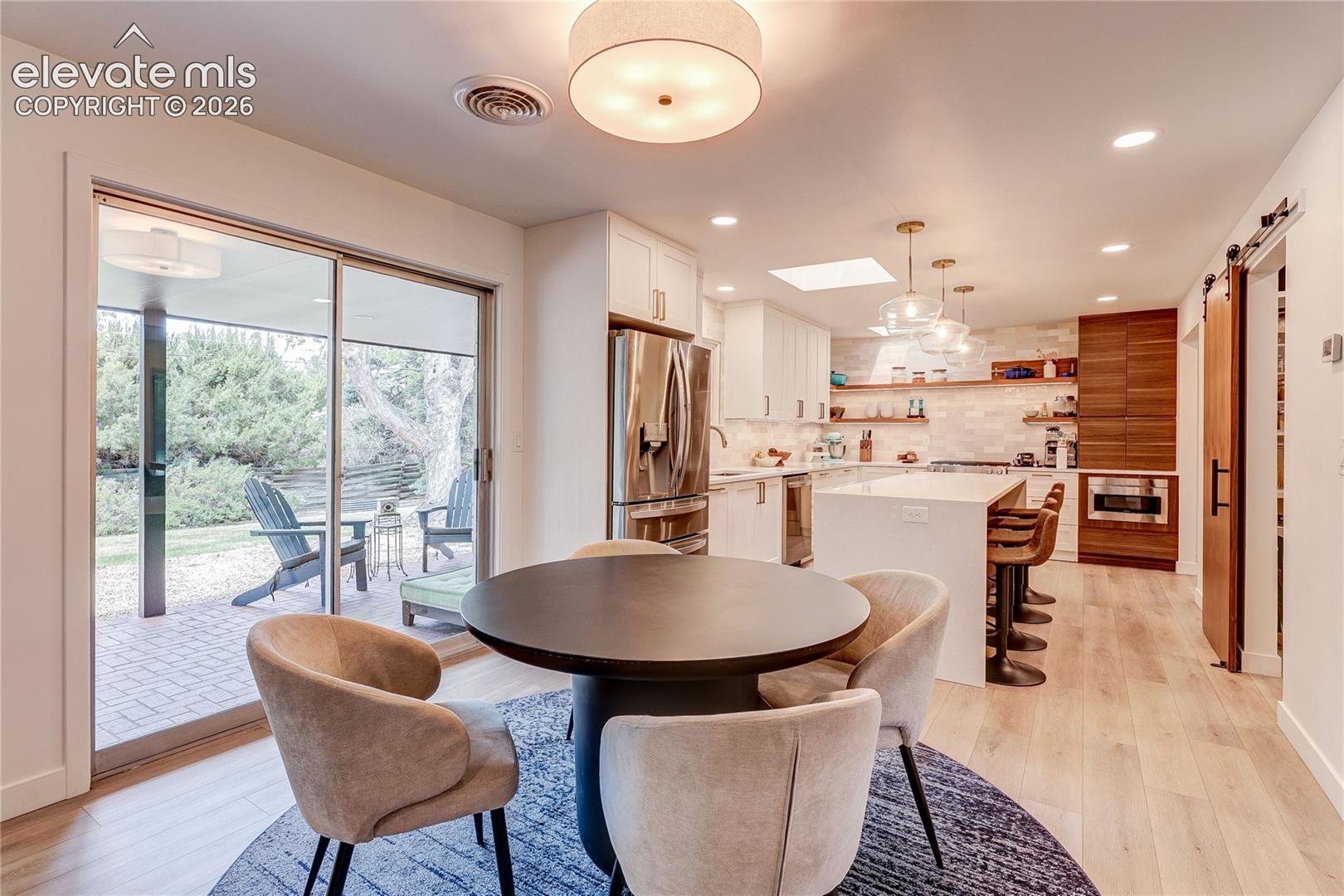 Listing photo 16 for 3981 S Hillcrest Drive