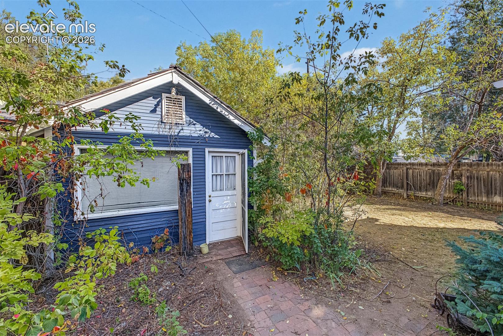Listing photo 17 for 116 E Columbia Street
