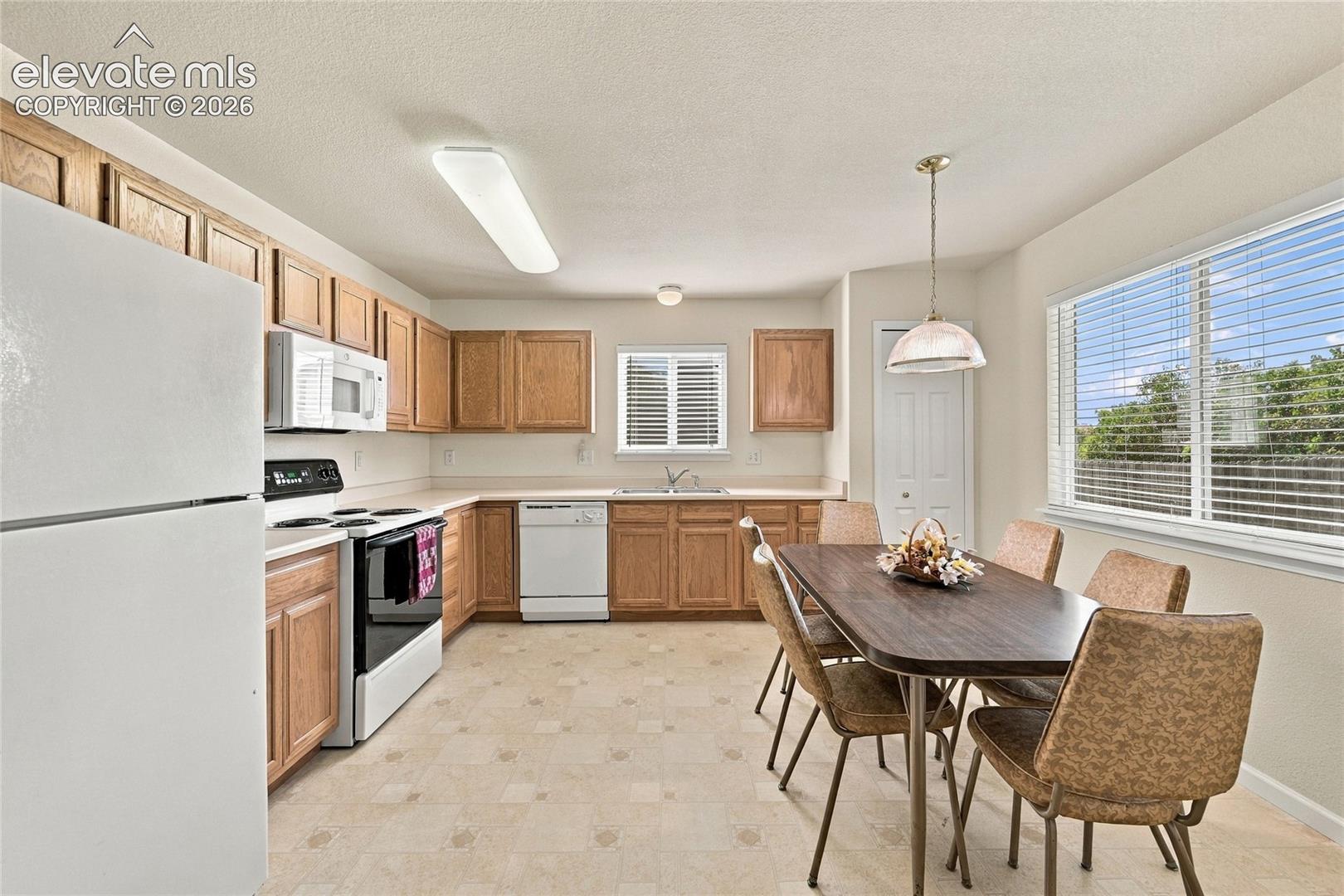 Listing photo 7 for 7538 Sailwind Drive