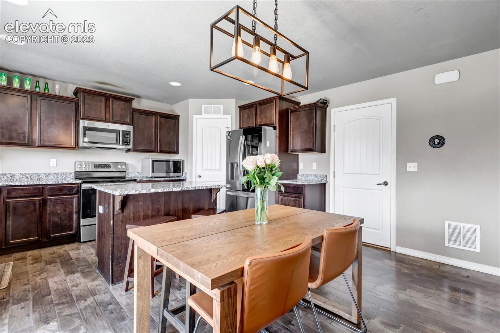 Listing photo 31 for 7548 Benecia Drive