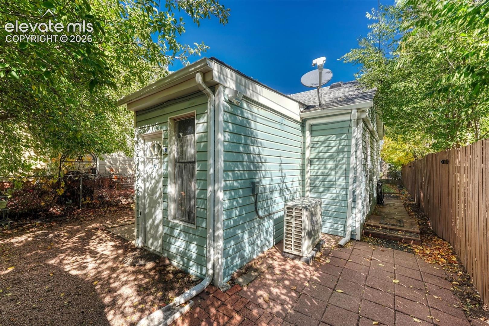 Listing photo 23 for 1725 W Cucharras Street