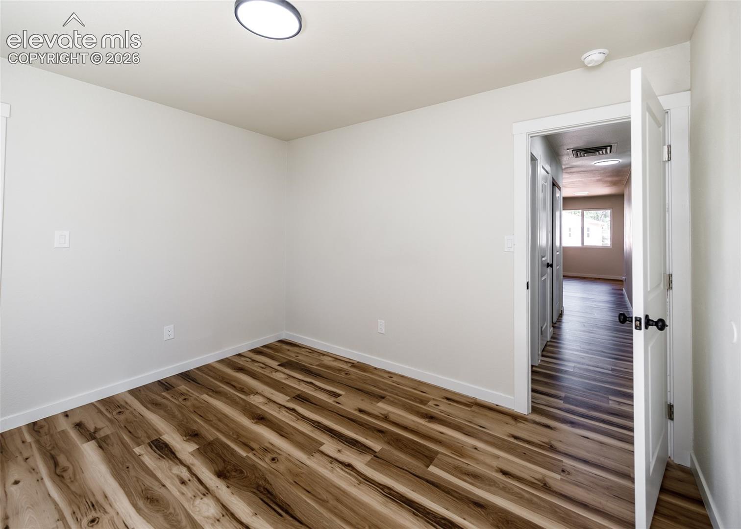 Listing photo 16 for 2906 Winnipeg Street