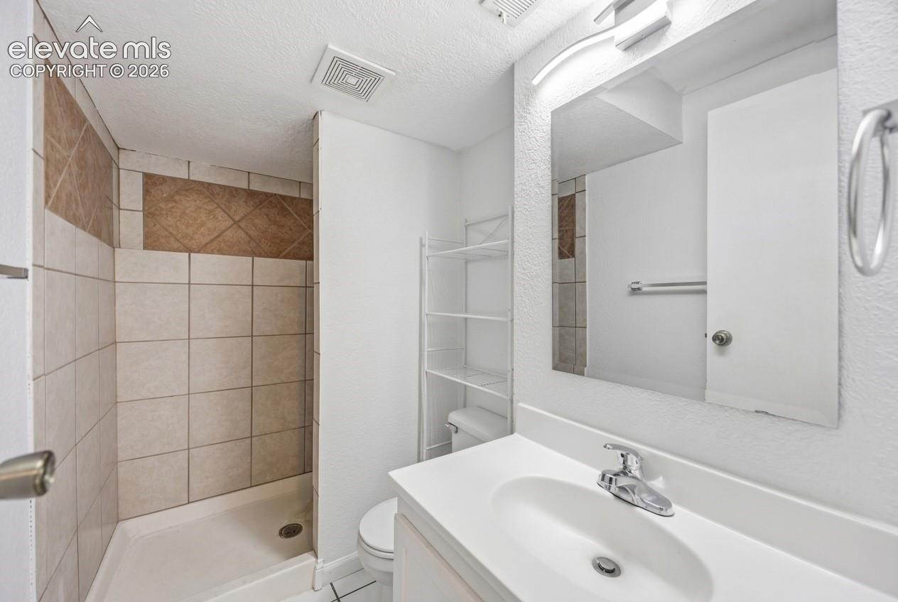 Listing photo 8 for 7409 Colonial Drive